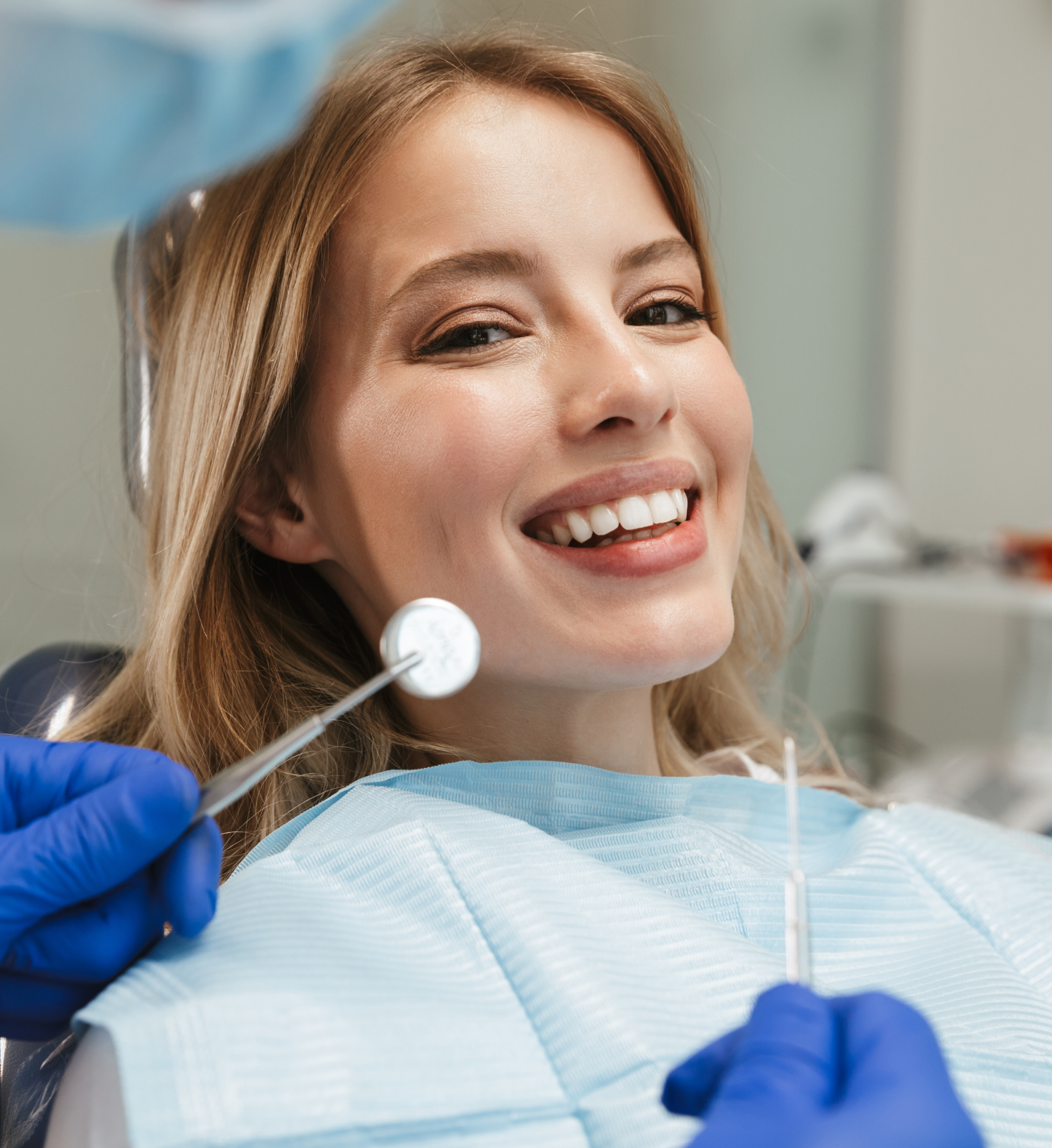 Consultation pour implant et couronne dentaire à Strasbourg